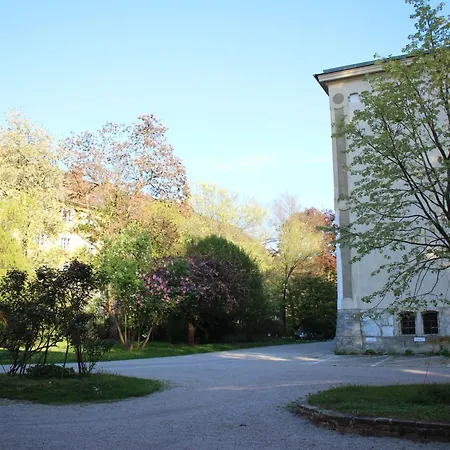 Апартаменти Gemuetliche In Geidorf Mit Garten- Grazer Dom-naehe By Interhome *