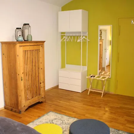 Апартаменти Gemuetliche In Geidorf Mit Garten- Grazer Dom-naehe By Interhome Грац