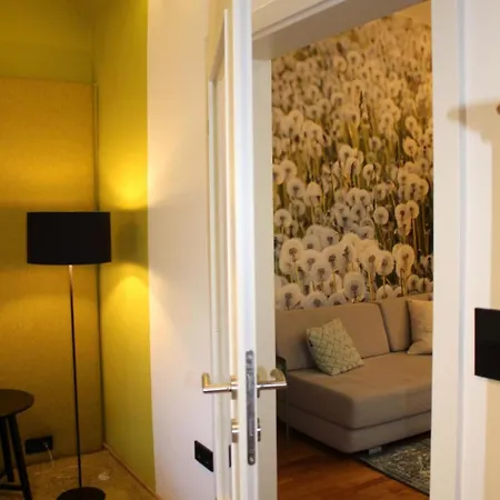 Апартаменти Gemuetliche In Geidorf Mit Garten- Grazer Dom-naehe By Interhome